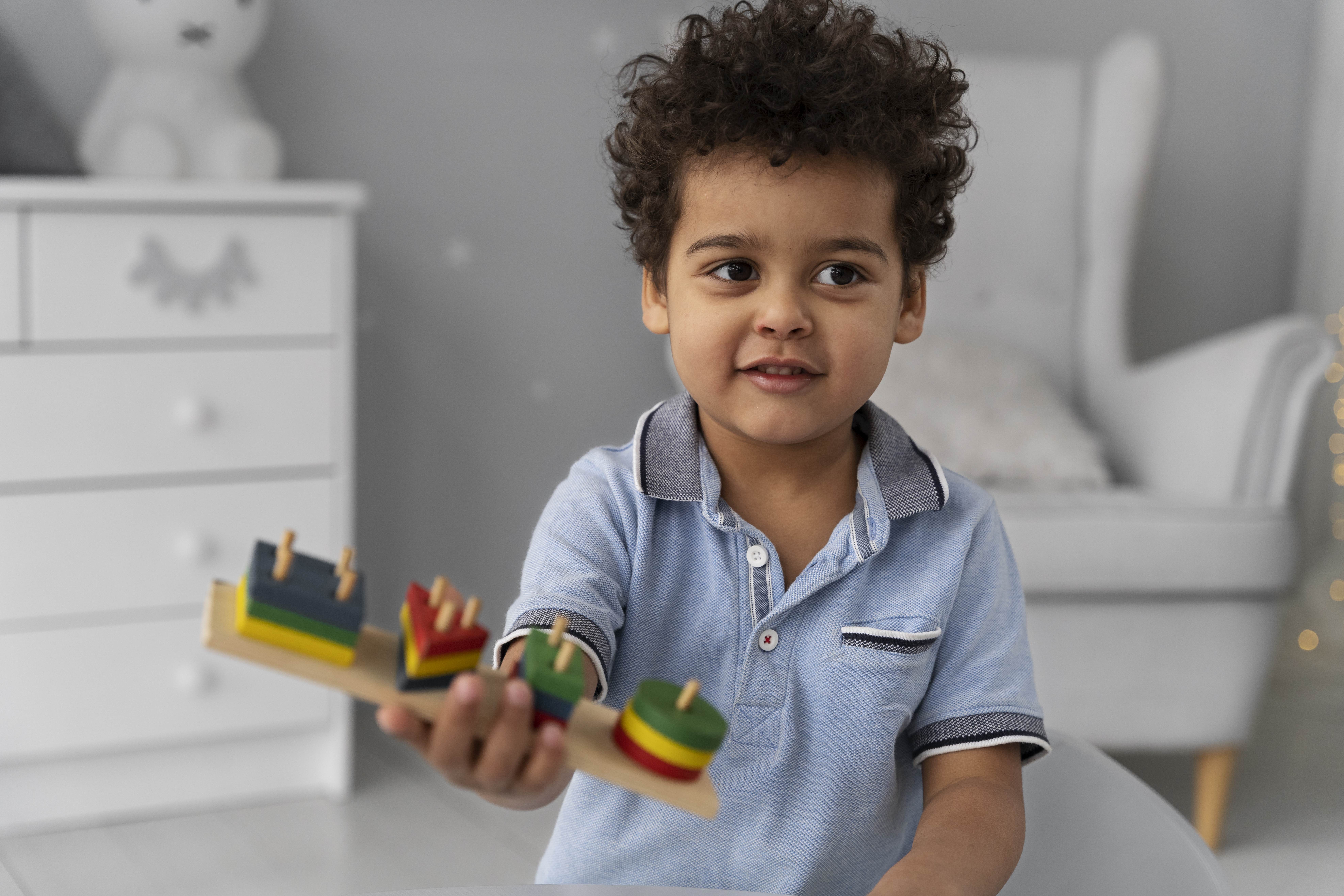 Criança com autismo, mesmo que a mãe esteja trabalhando com carteira assinada, pode ter o direito a receber o BPC LOAS