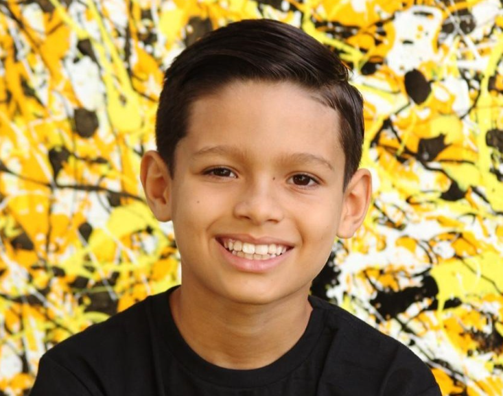 Menino autista da Paraíba terá obras expostas no Museu do Louvre