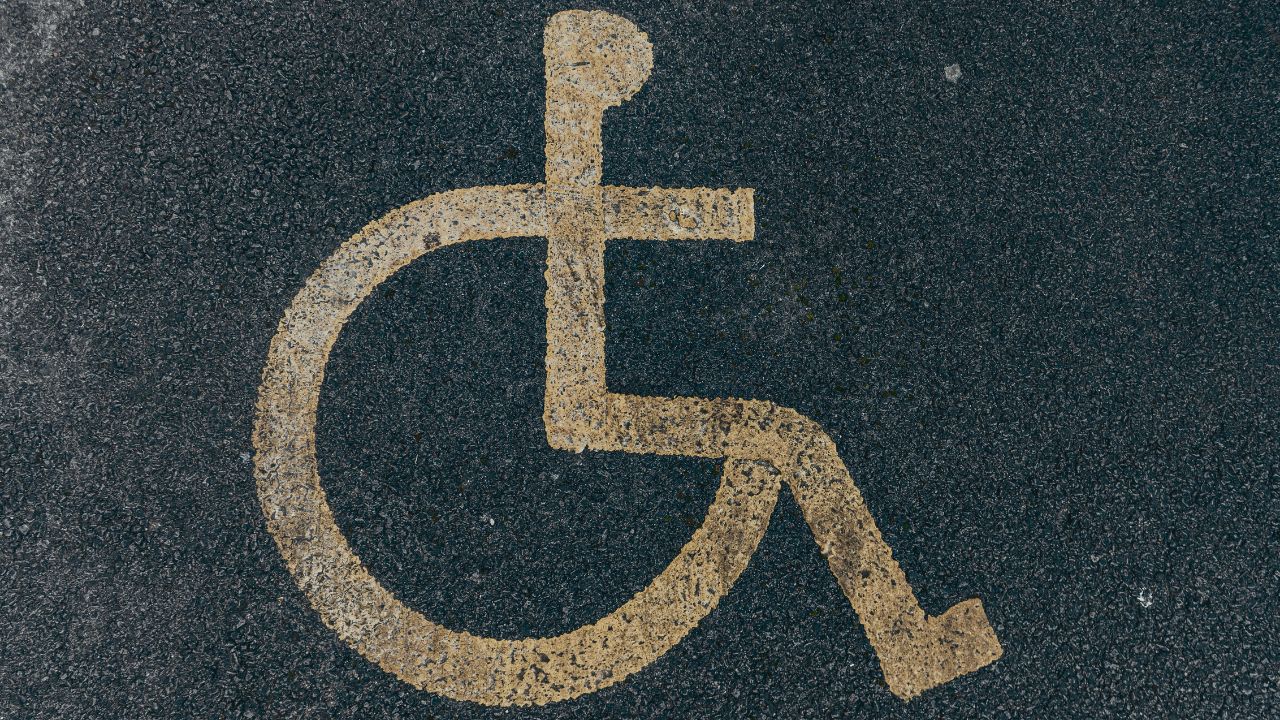 Saúde mental ainda é tabu para pessoas com deficiência no trabalho, aponta pesquisa